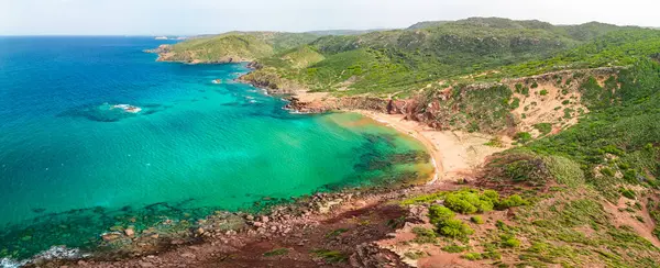 Drohnenaufnahme Der Strand Landschaft Von Cala Del Pilar Der Nordküste lizenzfreie Stockfotos
