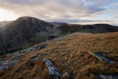 2000 metreden fazla güzel sonbahar dağ manzarası