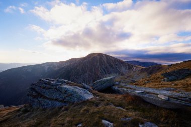 2000 metreden fazla güzel sonbahar dağ manzarası