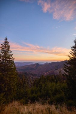Romanya 'nın Bucegi Dağları' ndaki güzel sonbahar manzarası