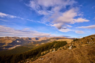 Romanya 'nın Bucegi Dağları' ndaki güzel sonbahar manzarası