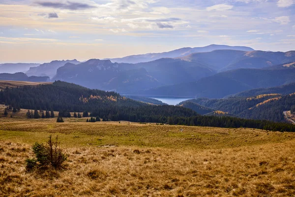Όμορφο Ορεινό Τοπίο Φθινόπωρο Στο Bucegi Βουνό Της Ρουμανίας — Φωτογραφία Αρχείου