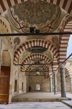 Edirne, Türkiye-23 Kasım 2022, Brumali Camii 'nin dış görüntüsü, üç balkonlu cami olarak tercüme ediliyor, en uzun minareye atıfta bulunuluyor..