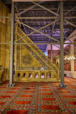 Edirne, Türkiye 23 Kasım 2022 Selimiye Camii 'nin iç görüntüsü. Cami, Sultan II. Selim 'in isteği üzerine Mimar Sinan tarafından 1569 ve 1575 yılları arasında inşa edilmiştir..