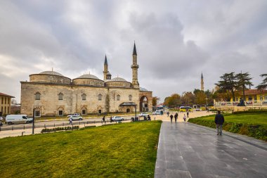 Edirne, 23 Kasım 2022 'de Eski Cami (Eski Camii), Türkiye' nin Edirne kentinde 15. yüzyıldan kalma bir Osmanlı camisi..