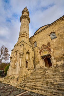 Edirne, 23 Kasım 2022 'de Eski Cami (Eski Camii), Türkiye' nin Edirne kentinde 15. yüzyıldan kalma bir Osmanlı camisi..