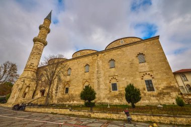 Edirne, 23 Kasım 2022 'de Eski Cami (Eski Camii), Türkiye' nin Edirne kentinde 15. yüzyıldan kalma bir Osmanlı camisi..