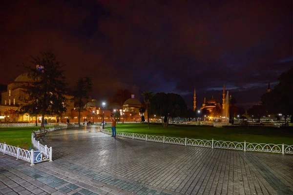 Stock image Istanbul - Turkey November 25 - 2022. night images of the streets of the old center of Istanbul, lifestyle.