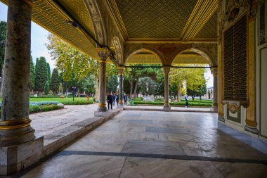 İstanbul, Türkiye, 28 Kasım 2022. Topkapı Sarayı & Harem, Plat, Binalar ve Müzeler içinden görüntüler.