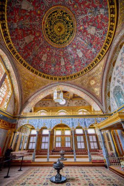 İstanbul, Türkiye, 28 Kasım 2022. Topkapı Sarayı & Harem, Plat, Binalar ve Müzeler içinden görüntüler.