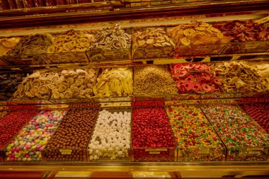 İstanbul, Türkiye 29-2022, Kapali Carsi Grand Bazaar resimleri, Türk tatlıları ve baharatları