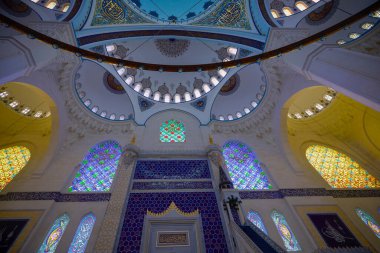 İstanbul Türkiye, 29 Kasım 2022, Camlica Camii, iç mekan görüntüleri, Camlica şu anda muhteşem mimarisi ile İstanbul 'un en büyük camii..