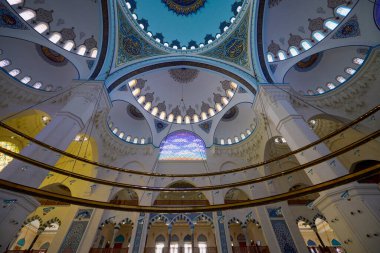 İstanbul Türkiye, 29 Kasım 2022, Camlica Camii, iç mekan görüntüleri, Camlica şu anda muhteşem mimarisi ile İstanbul 'un en büyük camii..