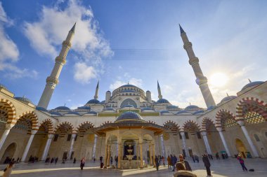 İstanbul Türkiye, 29 Kasım 2022, Camlica Camii dışarıdan görülüyor