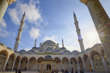 İstanbul Türkiye, 29 Kasım 2022, Camlica Camii dışarıdan görülüyor