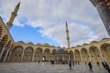 İstanbul Türkiye, 29 Kasım 2022, Camlica Camii dışarıdan görülüyor