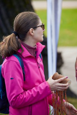 Pitesti Romanya 11-2022 Aralık. Yerel toplumda spor ve sağlığı desteklemek için yarı maraton, spor etkinliği.