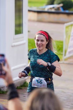 Pitesti Romanya 11-2022 Aralık. Yerel toplumda spor ve sağlığı desteklemek için yarı maraton, spor etkinliği.