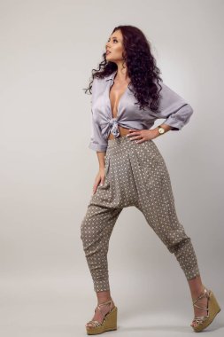 beautiful young woman fashion photo on gray background