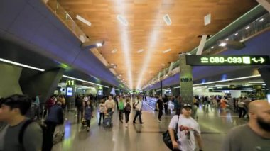 Doha Katar, 21 Mayıs 2023. Hamad Uluslararası Havalimanı, havaalanının modern iç manzarası.