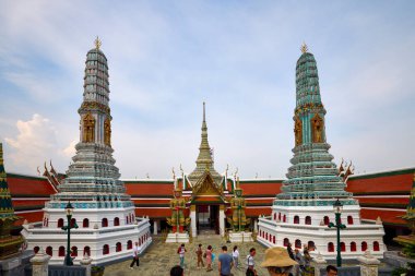 Bangkok, Tayland 23 Mayıs 2023. Grand Palace, Bangkok, Tayland 'ın göbeğinde bulunan bir binalar kompleksidir. Saray, Siyam Kralları 'nın resmi ikametgahı olmuştur..