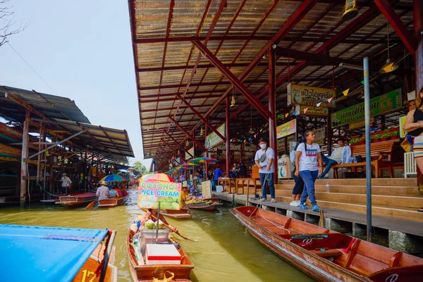 Damnoen Saduak 泰国2023年5月23日 在Damnoen Saduak的运河上乘船漂流 — 图库照片