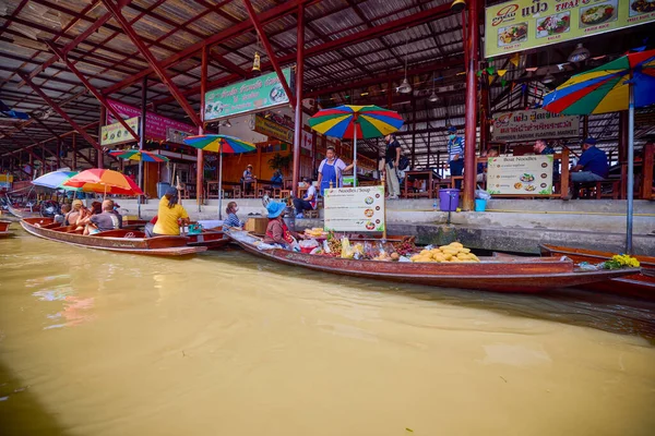 Damnoen Saduak 泰国2023年5月23日 在Damnoen Saduak的运河上乘船漂流 — 图库照片