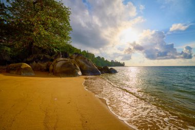 Andaman Denizi 'nden Tayland, Phuket plajlı güzel bir manzara..