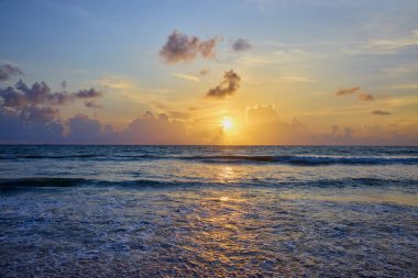 Andaman Denizi 'nden Tayland, Phuket plajlı güzel bir manzara..