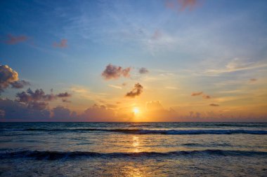 Andaman Denizi 'nden Tayland, Phuket plajlı güzel bir manzara..