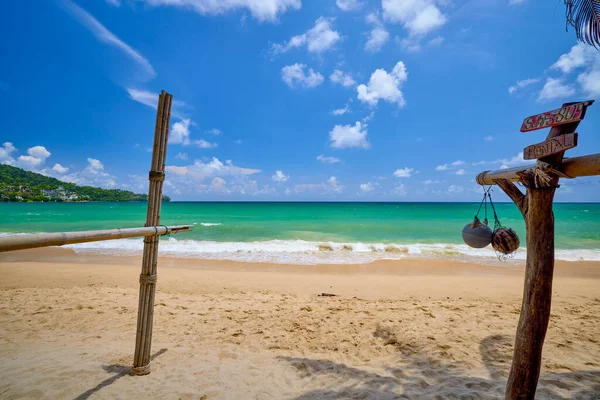 从安达曼海看到泰国普吉海滩的美丽风景 — 图库照片