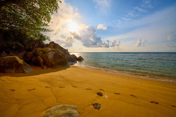 Andaman Denizi Nden Tayland Phuket Plajlı Güzel Bir Manzara — Stok fotoğraf
