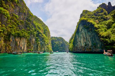 Phuket Tayland 26 Mayıs 2023. Phi Phi Adaları Tur Resimleri, Seyahat Manzarası.