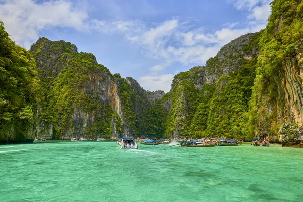 Phuket Tayland 26 Mayıs 2023. Phi Phi Adaları Tur Resimleri, Seyahat Manzarası.