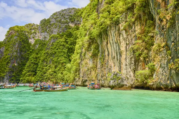 Phuket Tayland 26 Mayıs 2023. Phi Phi Adaları Tur Resimleri, Seyahat Manzarası.