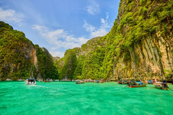 Phuket Tayland 26 Mayıs 2023. Phi Phi Adaları Tur Resimleri, Seyahat Manzarası.