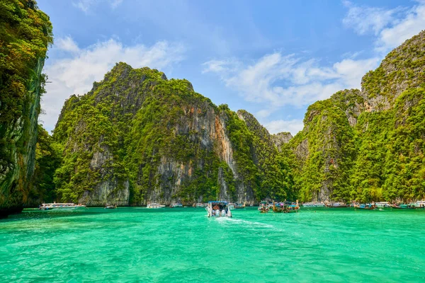 Phuket Tayland 26 Mayıs 2023. Phi Phi Adaları Tur Resimleri, Seyahat Manzarası.