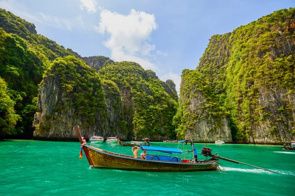 Phuket Tayland 26 Mayıs 2023. Phi Phi Adaları Tur Resimleri, Seyahat Manzarası.