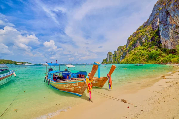 Phuket Tayland 26 Mayıs 2023. Phi Phi Adaları Tur Resimleri, Seyahat Manzarası.