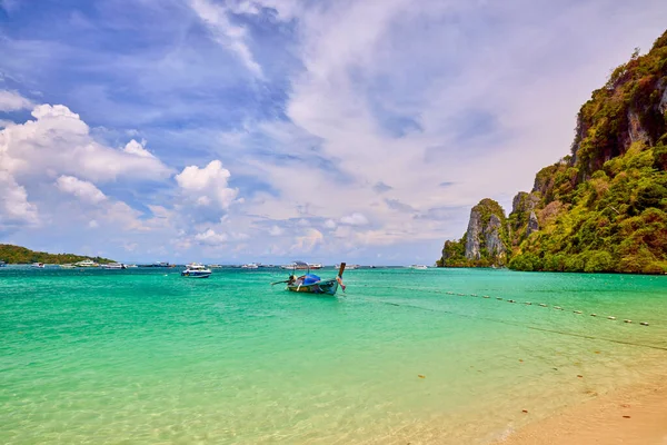 Phuket Tayland 26 Mayıs 2023. Phi Phi Adaları Tur Resimleri, Seyahat Manzarası.