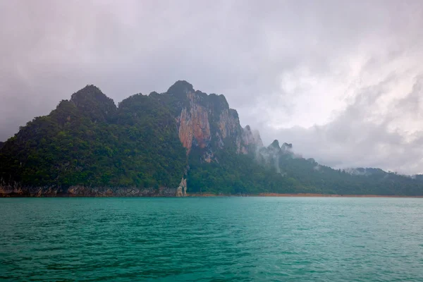 Tayland Dan Manzara Khao Sok Ulusal Parkı Yağmurlu Bir Günde — Stok fotoğraf