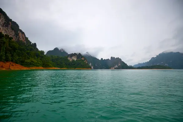Krajobraz Tajlandii Park Narodowy Khao Sok Deszczowy Dzień — Zdjęcie stockowe