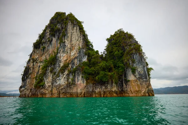 Tájkép Thaiföldről Khao Sok Nemzeti Park Egy Esős Napon Jogdíjmentes Stock Fotók