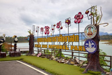 Khao Sok Tayland 28 Mayıs 2023. Khao Sok Milli Parkı, yağmurlu bir günde.