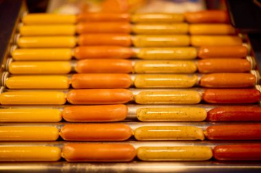 Tayland 'daki bir marketten alınmış yiyecek görüntüleri. Bulanık olarak seçmeli odak.