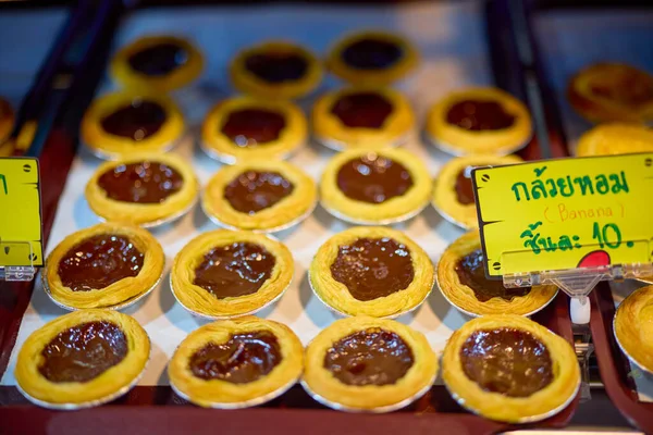 泰国街头食品市场的食品图片 模糊中的选择性焦点 — 图库照片