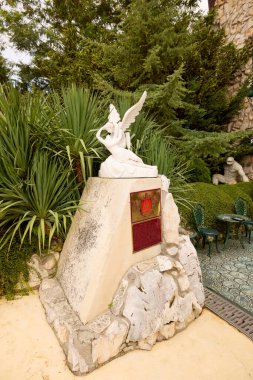 Sozopol Bulgaristan 14 Ağustos 2023. The Castle of Ravadinovo Bulgaria - Avrupa 'nın en popüler şatolarından biri olan rüzgara aşık.