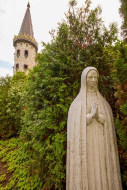 Sozopol Bulgaristan 14 Ağustos 2023. The Castle of Ravadinovo Bulgaria - Avrupa 'nın en popüler şatolarından biri olan rüzgara aşık.