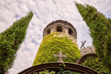 Sozopol Bulgaristan 14 Ağustos 2023. The Castle of Ravadinovo Bulgaria - Avrupa 'nın en popüler şatolarından biri olan rüzgara aşık.
