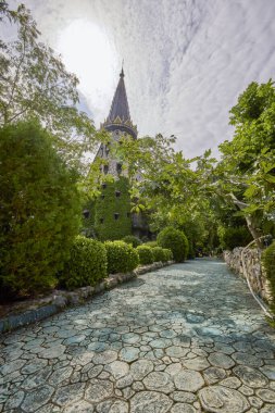 Sozopol Bulgaristan 14 Ağustos 2023. The Castle of Ravadinovo Bulgaria - Avrupa 'nın en popüler şatolarından biri olan rüzgara aşık.